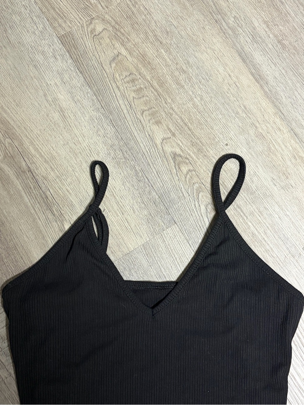 Black Ribbed V-Neck Crop Tank - Picture 2 of 5